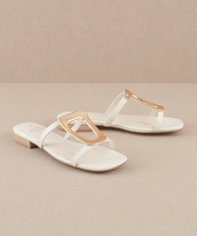 The Amiyah | White Statement Buckle Sandal